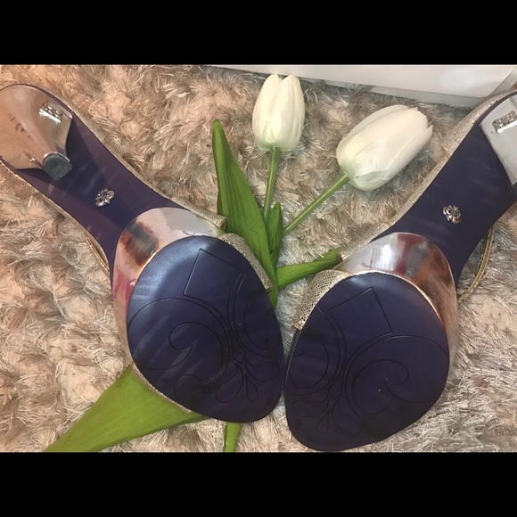 Shoes - Picture 3 of 7